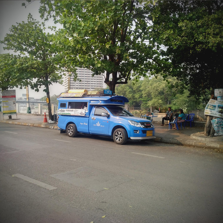 Mini-bus Chiangmai[Waroroj] -Lumphun